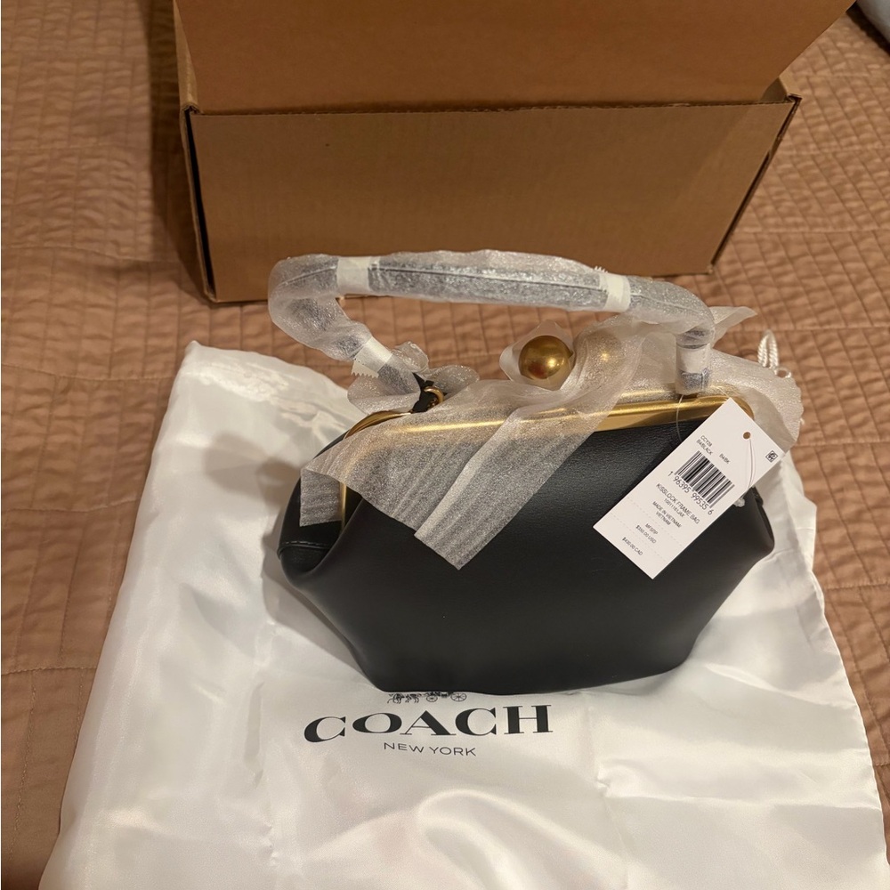 💕NWT Coach Black Kisslock Frame 16 Bag Brand New 💗